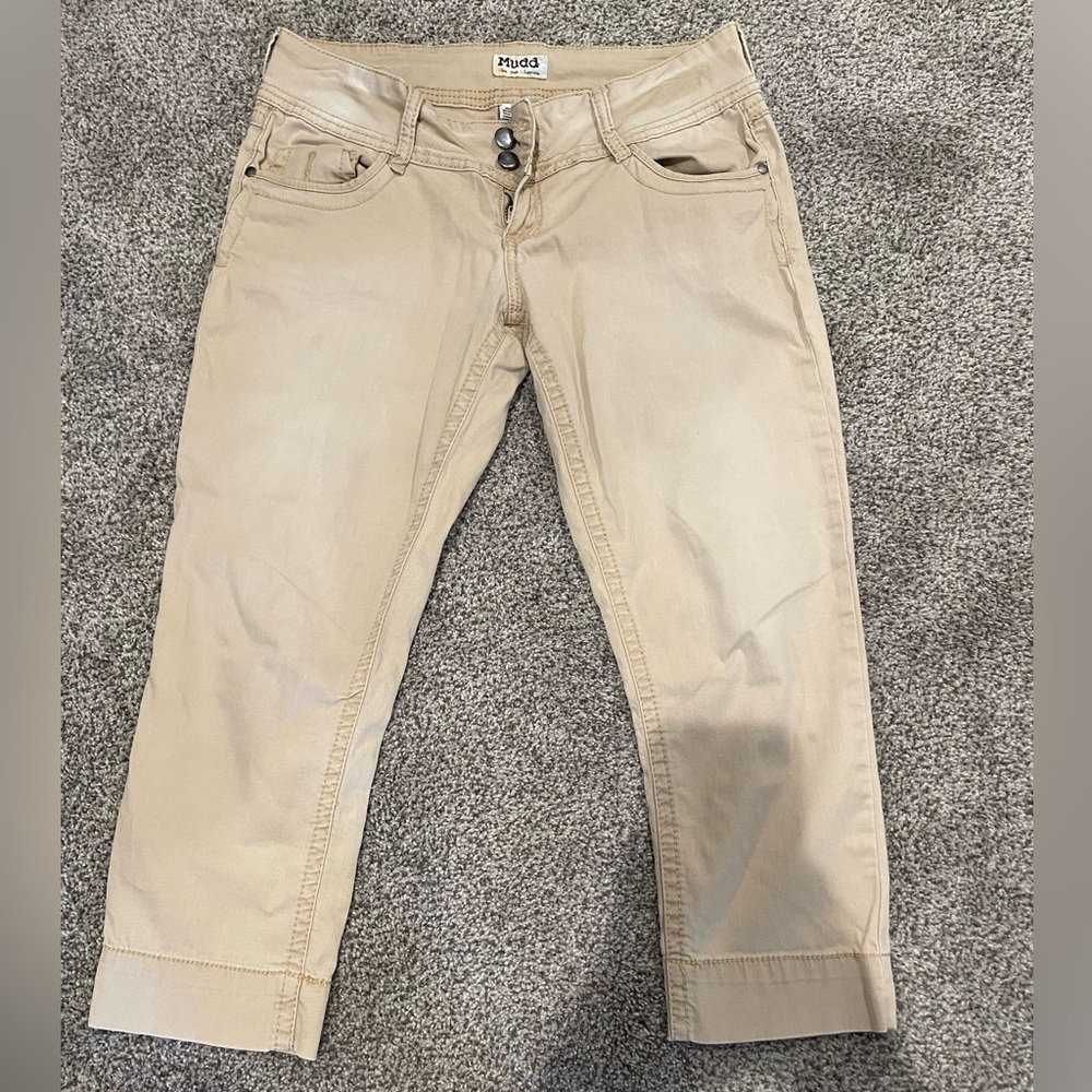 Mudd Capris. Tan. Size 11.